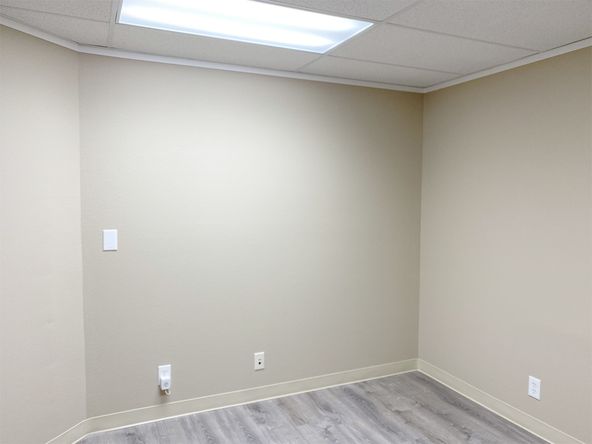 NEWLY REMODELED MEDICAL &/OR OFFICE SPACE: 800 SE 181st Ave, Portland, OR 97233